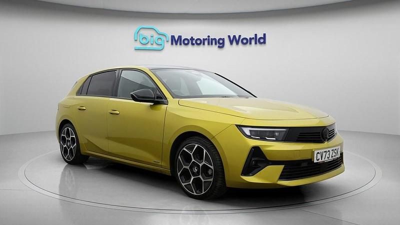 Used Vauxhall Astra Ultimate 130 HP (95 kW) 2023 Yellow Hatchback