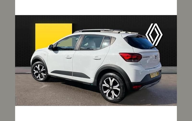 Used Dacia Sandero Prestige 90 HP (66 kW) 2022 White SUV
