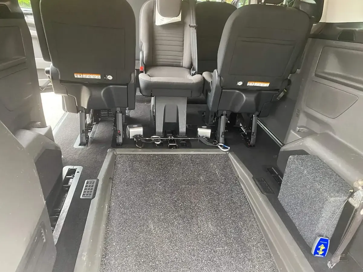 Used Ford Tourneo Titanium 130 HP (95 kW) 2019 Black MPV