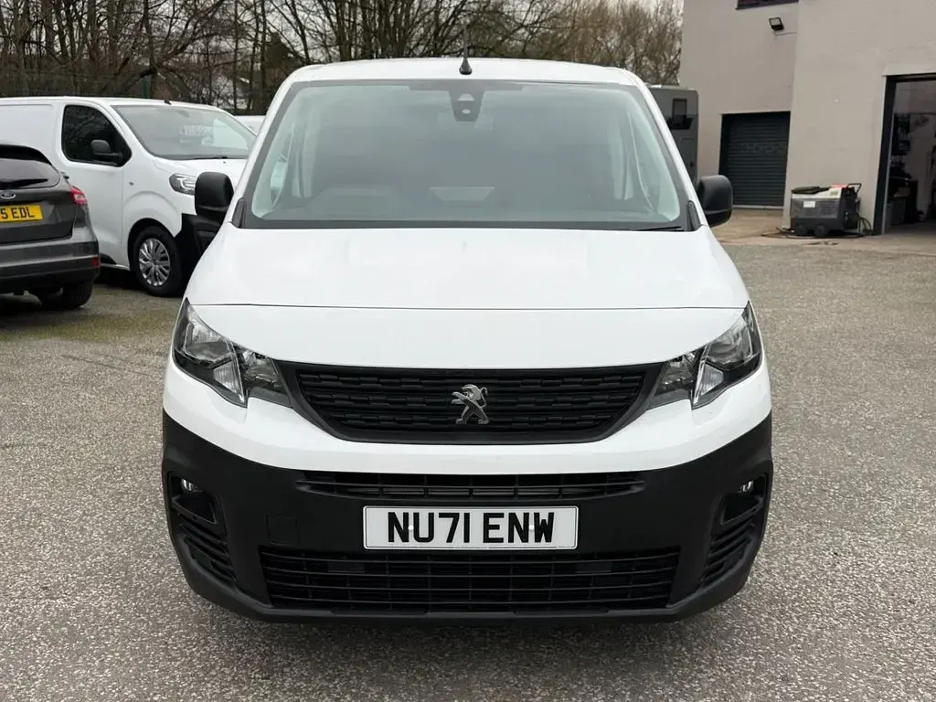 Used Peugeot Partner Premium 131 HP (96 kW) 2021 White MPV
