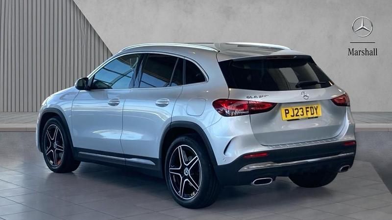 Usado Mercedes GLA200 Executive 163 HP (119 kW) 2023 Prateado SUV