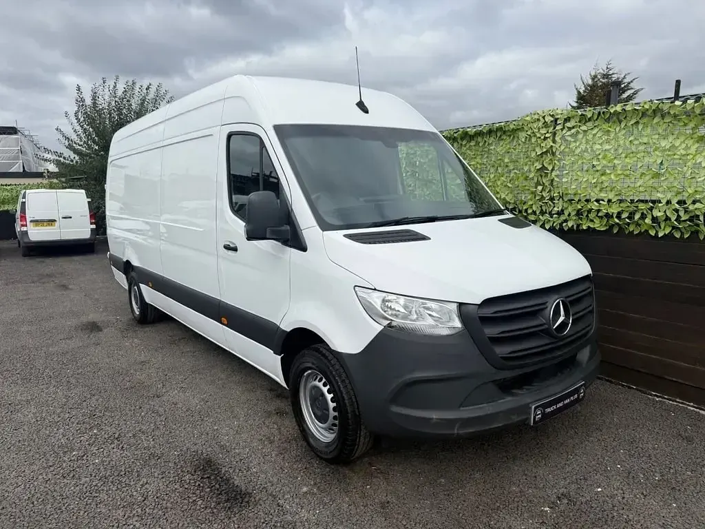 Begagnad Mercedes Sprinter Progressive 2023 Vit Van