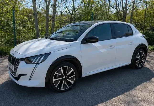 Second-hand Peugeot e-208 Premium 50 kW (68 CP) 2021 Alb Hatchback