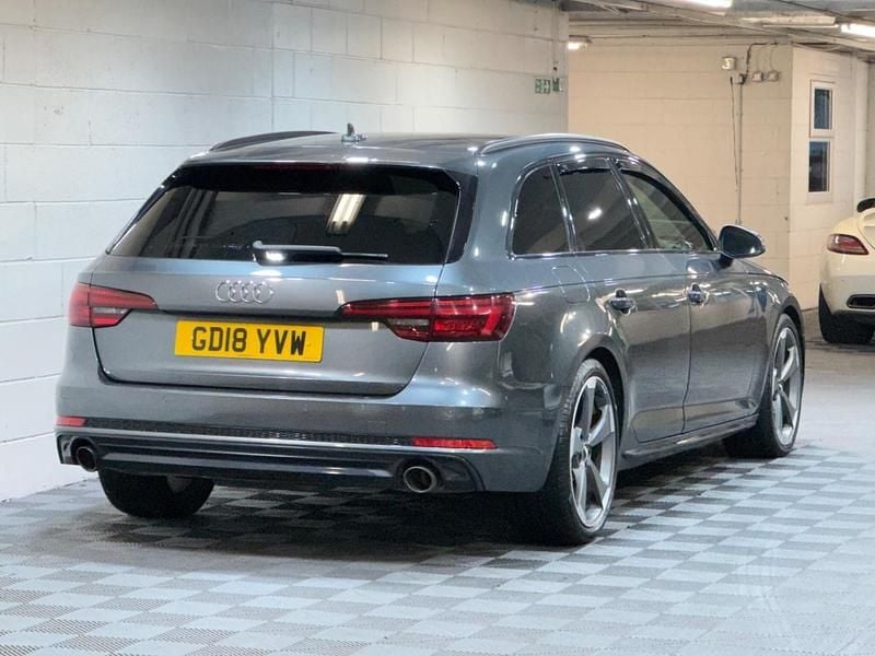 Usado Audi A4 Black Edition 2018 Cinzento Carrinha
