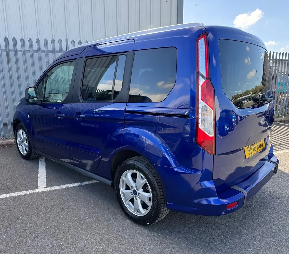 Used Ford Tourneo Connect Titanium 100 HP (73 kW) 2016 Blue MPV