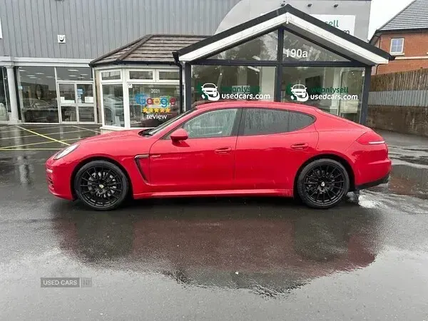 Used Porsche Panamera 300 HP (220 kW) 2015 Red Hatchback