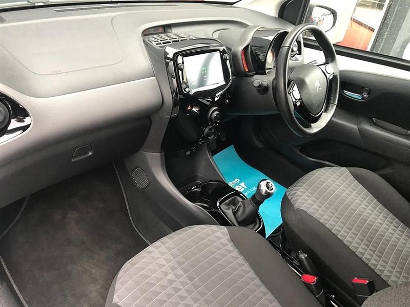 Used Peugeot 108 Allure 72 HP (52 kW) 2021 White Hatchback