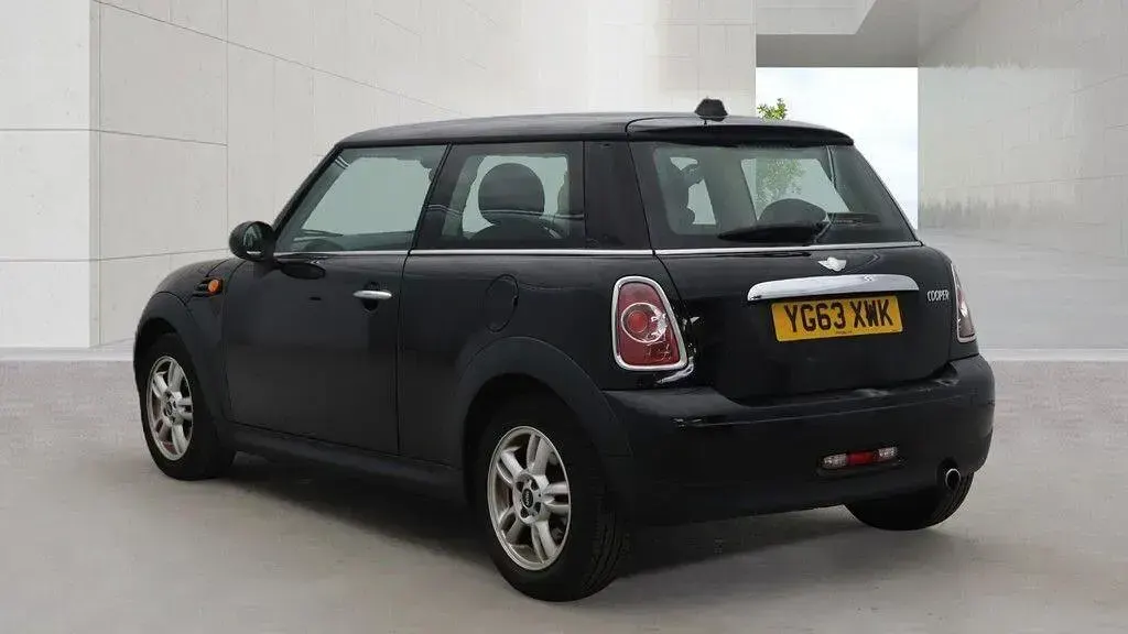 Used Mini Cooper Hatch 122 HP (89 kW) 2013 Black Hatchback
