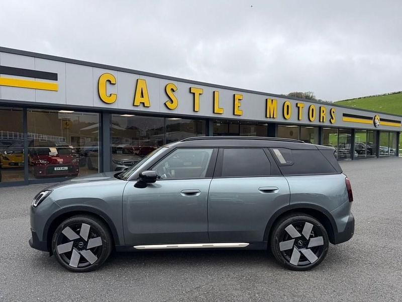 Używany Mini Countryman Exclusive 300 KM (220 kW) 2024 Zielony SUV