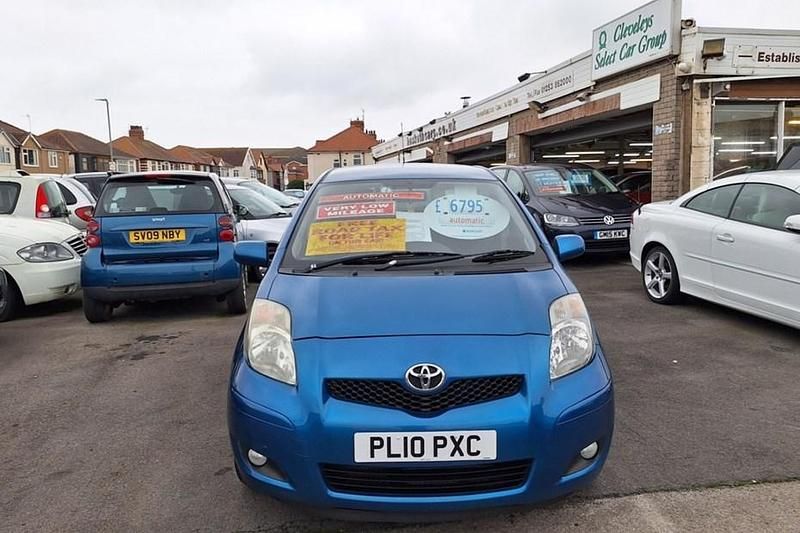 Used Toyota Yaris 99 HP (72 kW) 2010 Blue Hatchback
