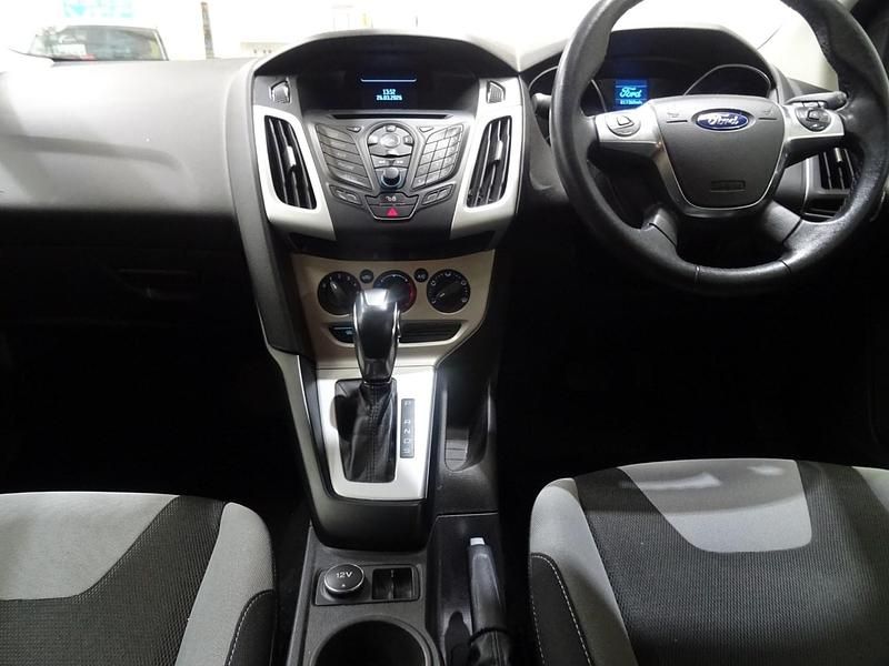 Used Ford Focus Zetec 125 HP (91 kW) 2013 Silver Hatchback