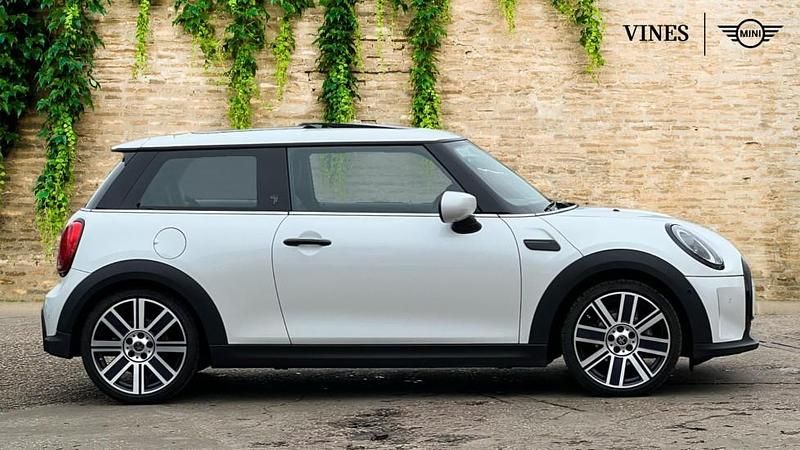 Używany Mini Cooper Exclusive 134 KM (98 kW) 2023 Biały Hatchback