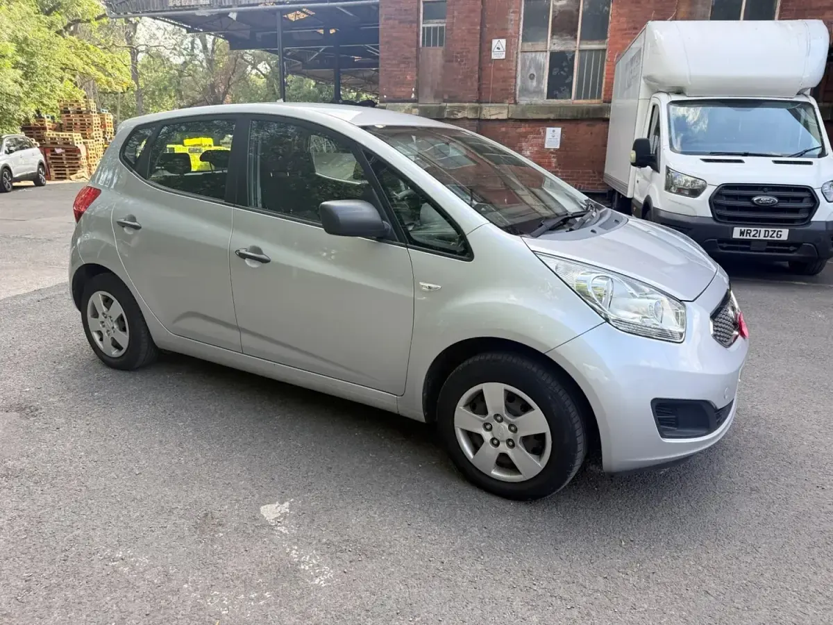 Used Kia Venga 90 HP (66 kW) 2011 Silver Hatchback