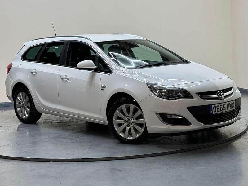 Used Vauxhall Astra Elite 2015 White Estate