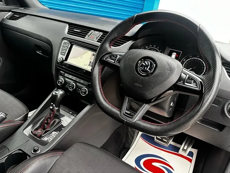 Used Skoda Octavia vRS 184 HP (135 kW) 2017 White Estate