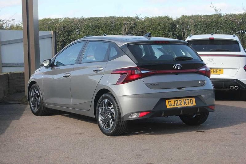 Used Hyundai i20 SE 100 HP (73 kW) 2022 Bronze Hatchback