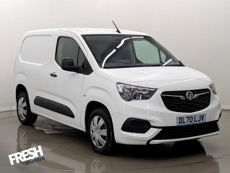 White Used 2020 Vauxhall Combo Sportive MPV | £8,399 (Fair price) - Image 1/4