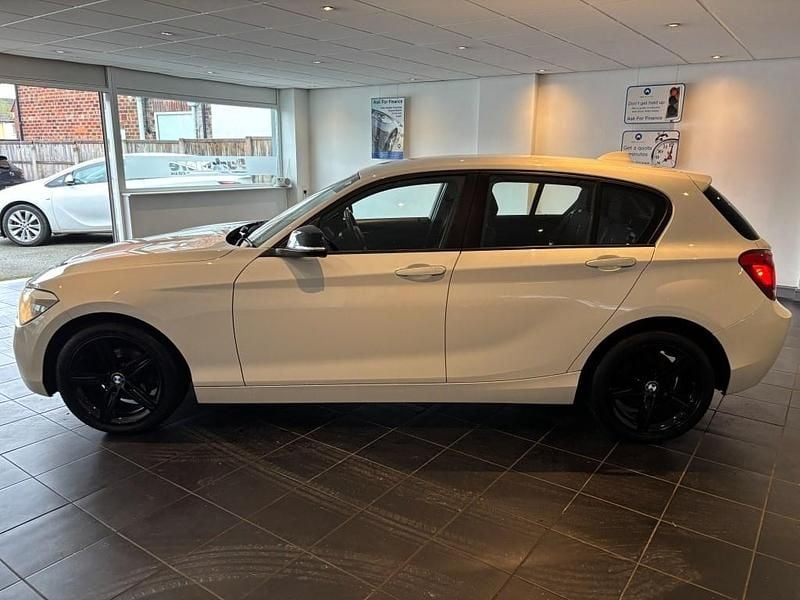 Used BMW 114 Sport Line 2012 White Hatchback