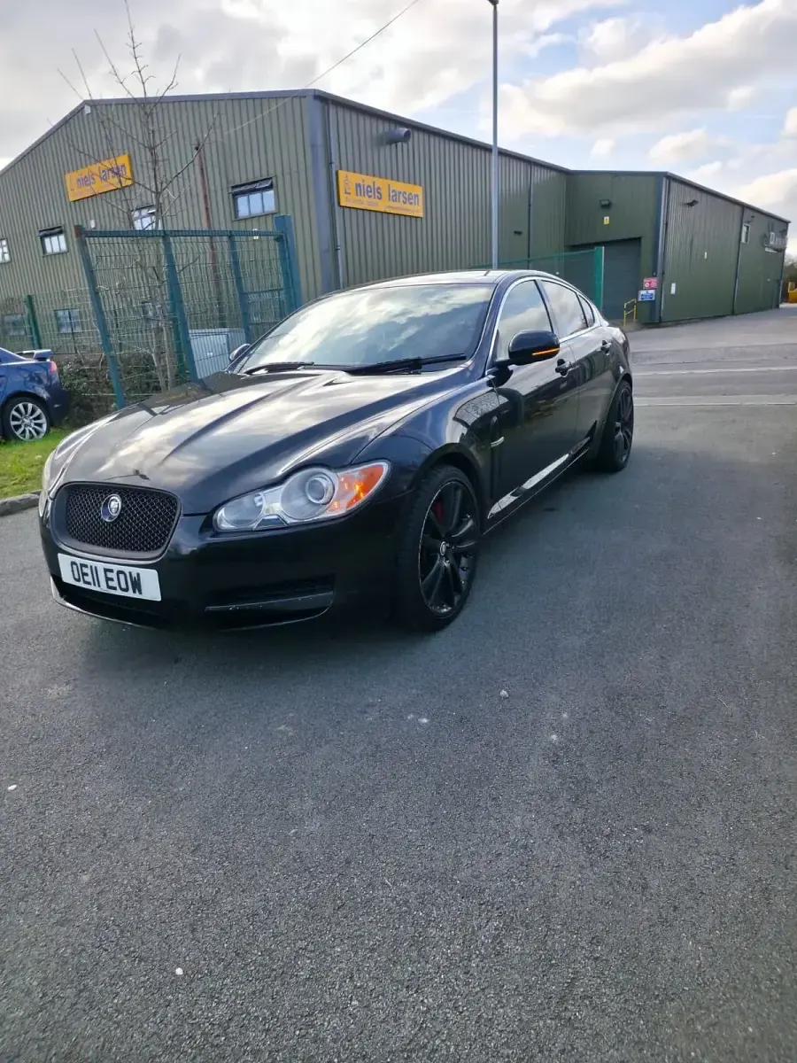 Begagnad Jaguar XF Premium Luxury 2011 Svart Sedan