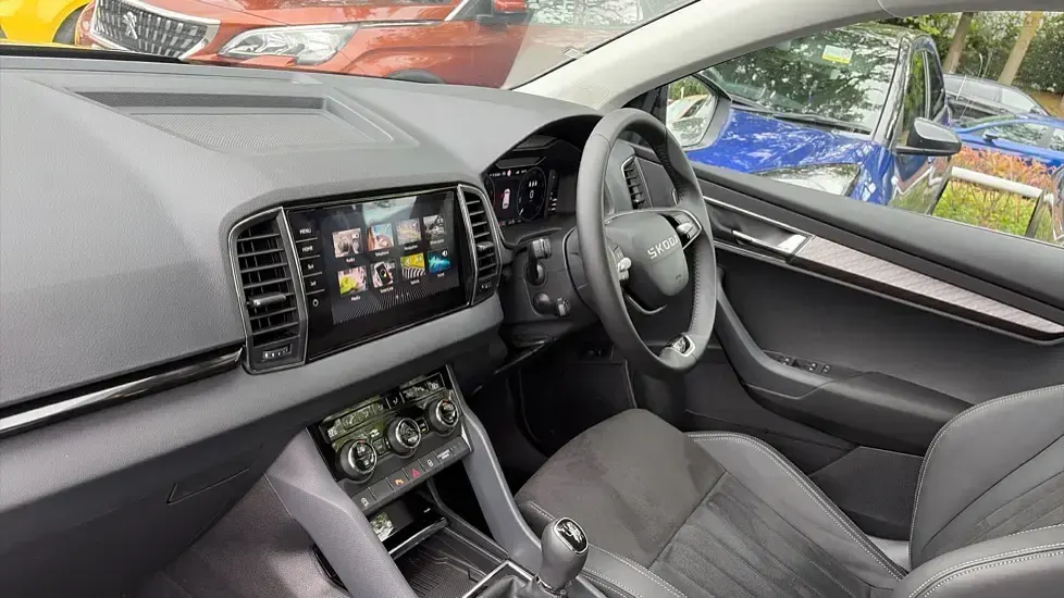 Used Skoda Karoq SE L 150 HP (110 kW) 2025 Black magic pearl effect SUV