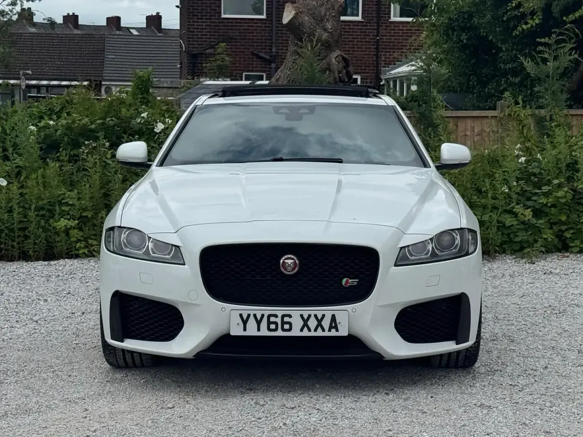 Used Jaguar XF S 300 HP (220 kW) 2016 White Sedan