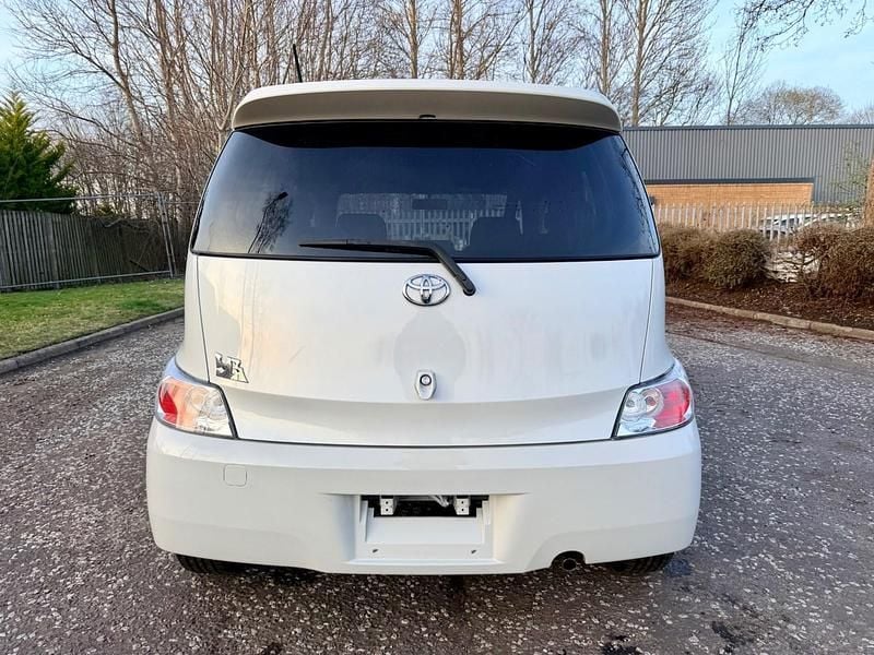 Usado Toyota BB 2014 Blanco Utilitario
