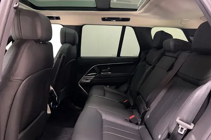 Używany Land Rover Range Rover SE 453 KM (333 kW) 2025 Czarny SUV