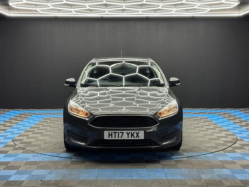 Begagnad Ford Focus Style 2017 Grå Halvkombi