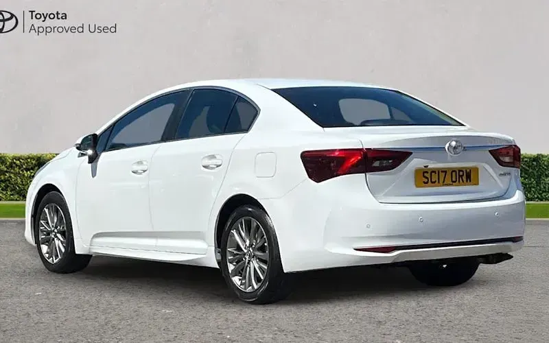 Used Toyota Avensis Business Edition 147 HP (108 kW) 2017 White Sedan