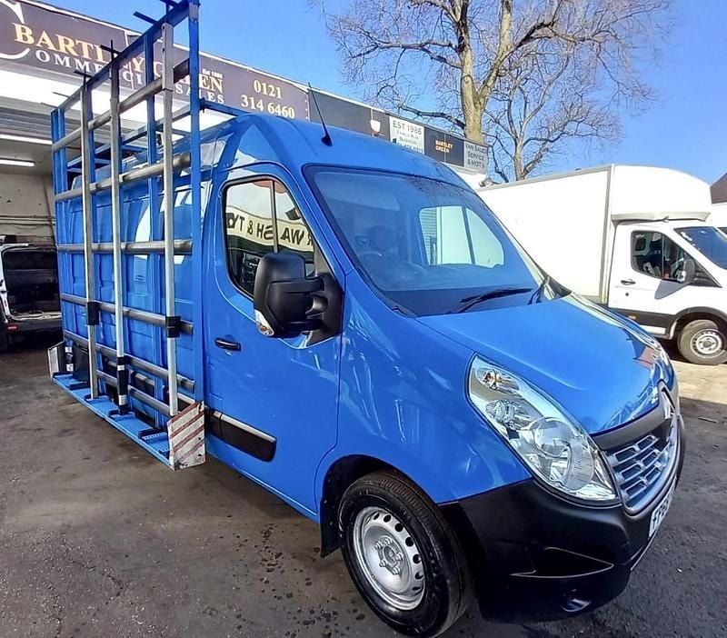Blue Used 2018 Renault Master Business Van | £8,490 (Fair price) - Image 1/4