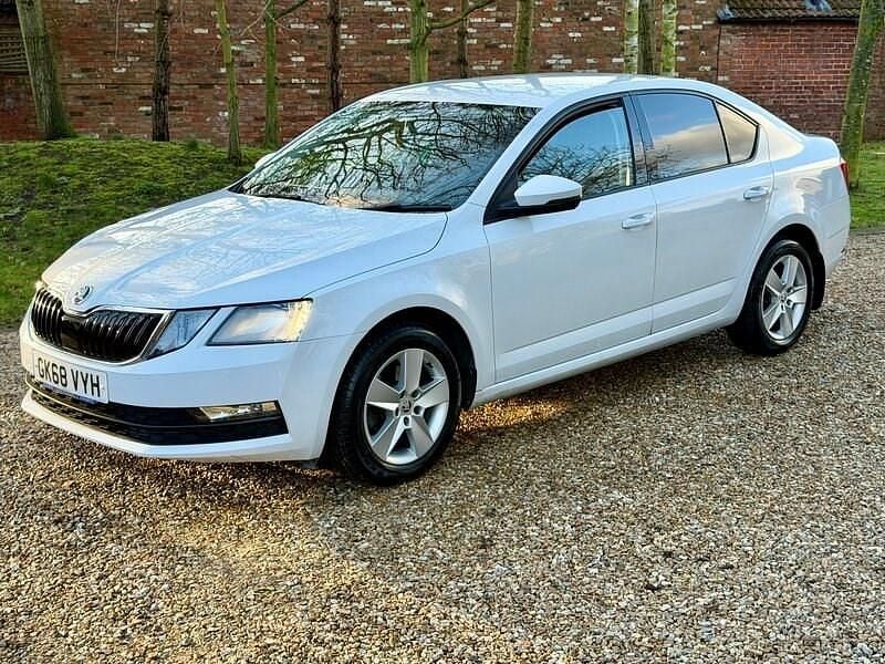 Used Skoda Octavia SE 2018 White Hatchback