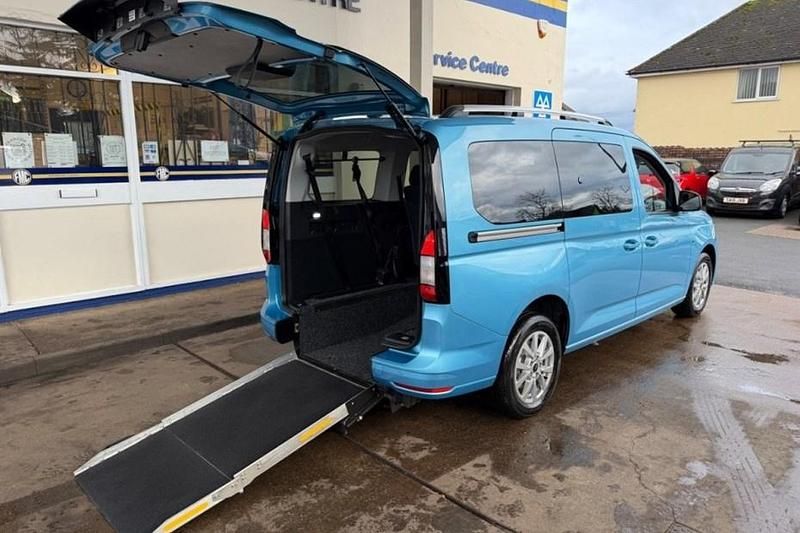Blue Used 2024 Ford Tourneo Connect Titanium MPV | £24,995 (Expensive) - Image 1/1