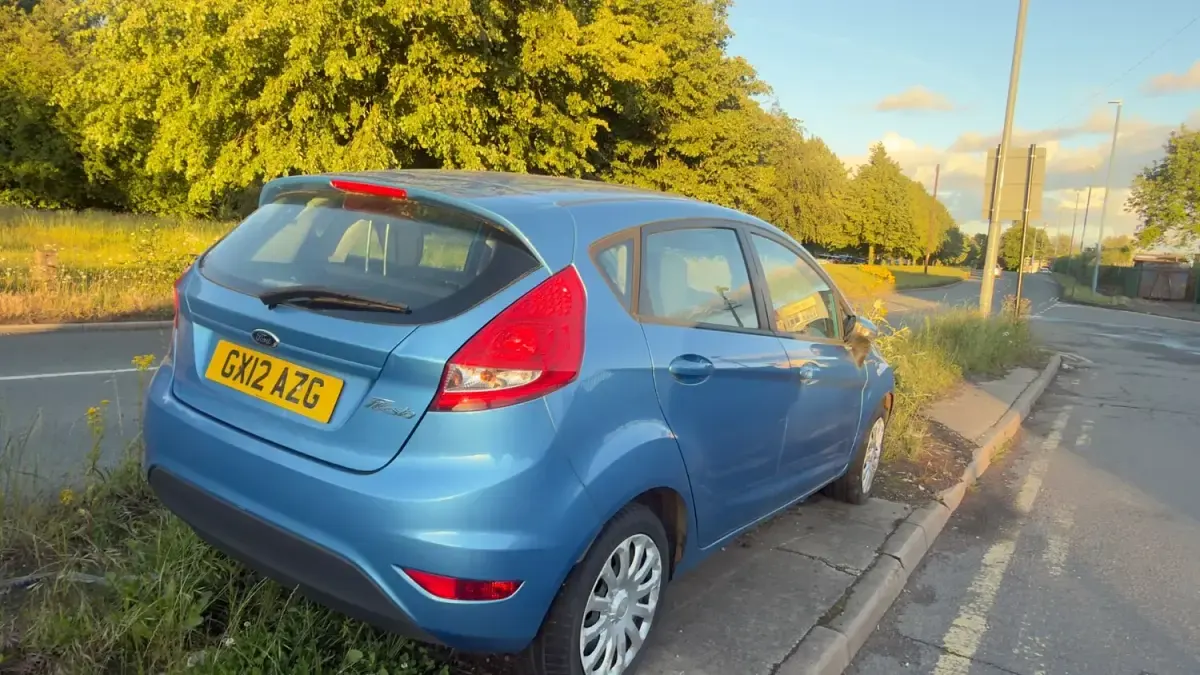 Used Ford Fiesta 70 HP (51 kW) 2012 Blue Hatchback