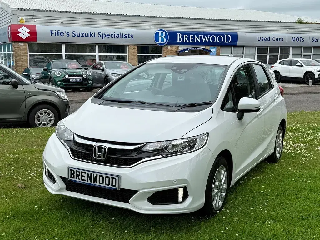 Used Honda Jazz SE 102 HP (75 kW) 2019 White Hatchback