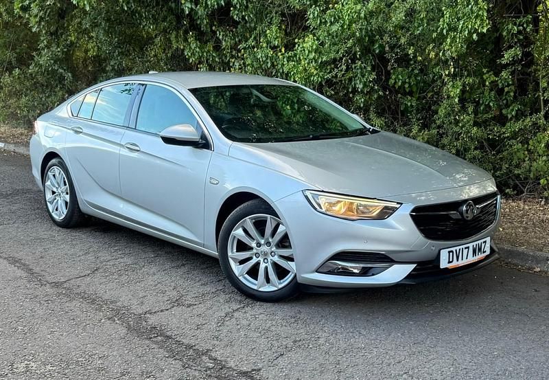 Silver Used 2017 Vauxhall Insignia Hatchback | £4,895 (A bit pricey) - Image 1/4
