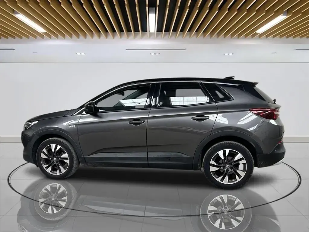 Used Vauxhall Grandland X Sport 130 HP (95 kW) 2018 Grey SUV