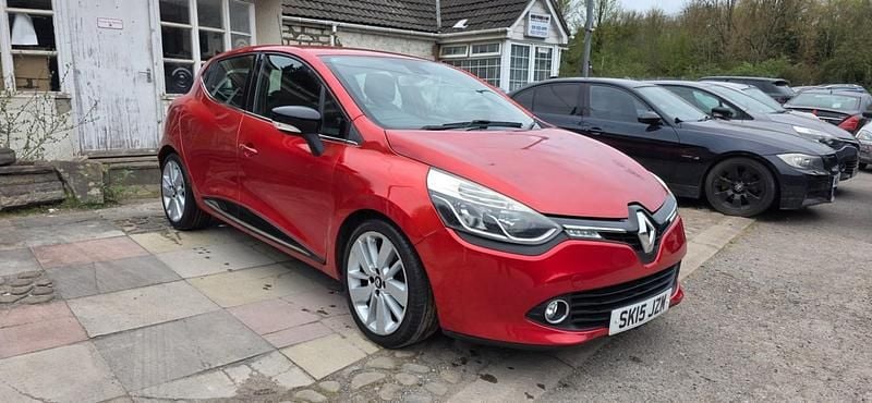 Used Renault Clio IV Dynamique 90 HP (66 kW) 2015 Red Hatchback