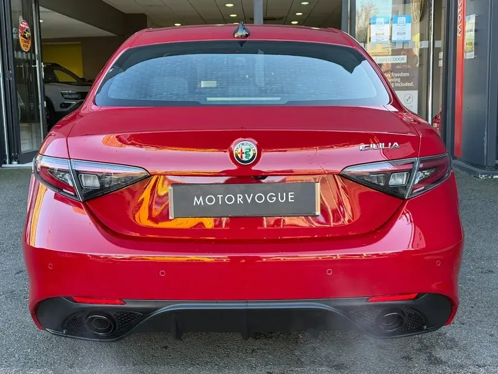 Used Alfa Romeo Giulia Saloon Sprint 280 HP (205 kW) 2024 Alfa red Sedan