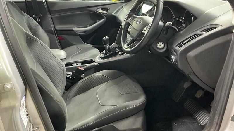 Used Ford Focus Zetec 2016 Silver Hatchback