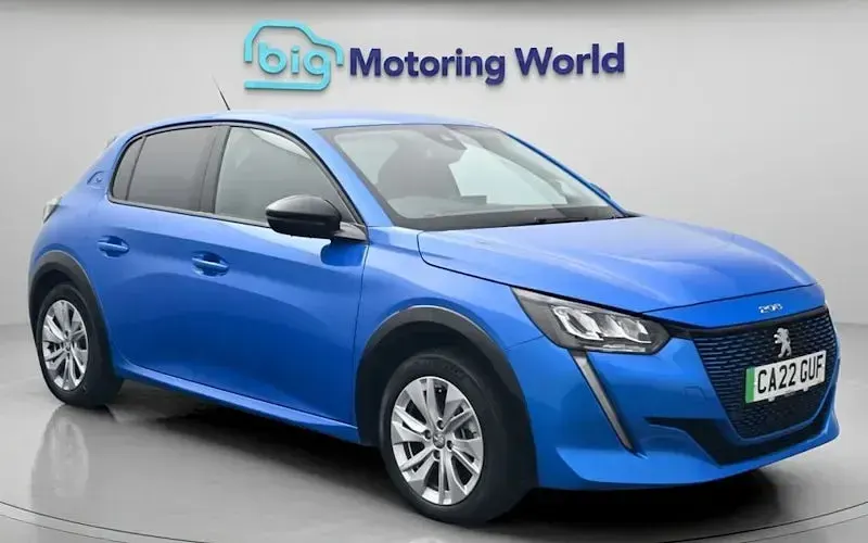 Used Peugeot e-208 Allure Premium 100 kW (136 HP) 2022 Hatchback
