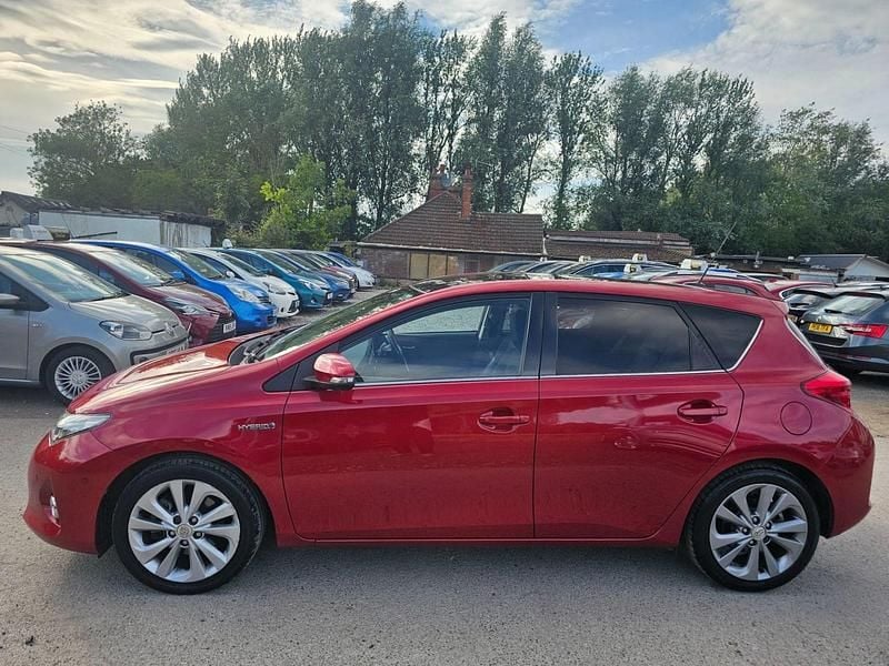Red Used 2013 Toyota Auris Hybrid Hatchback | £8,500 (Fair price) - Image 1/4