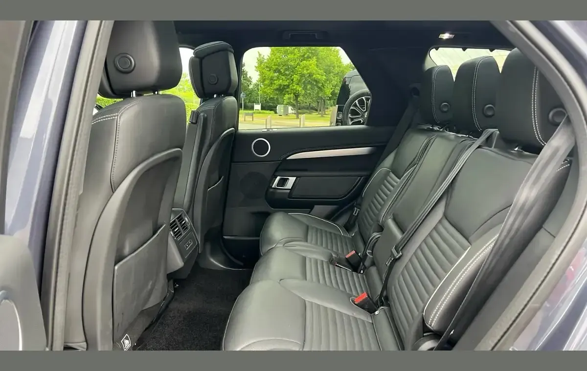 Used Land Rover Discovery HSE Dynamic 300 HP (220 kW) 2024 Blue SUV