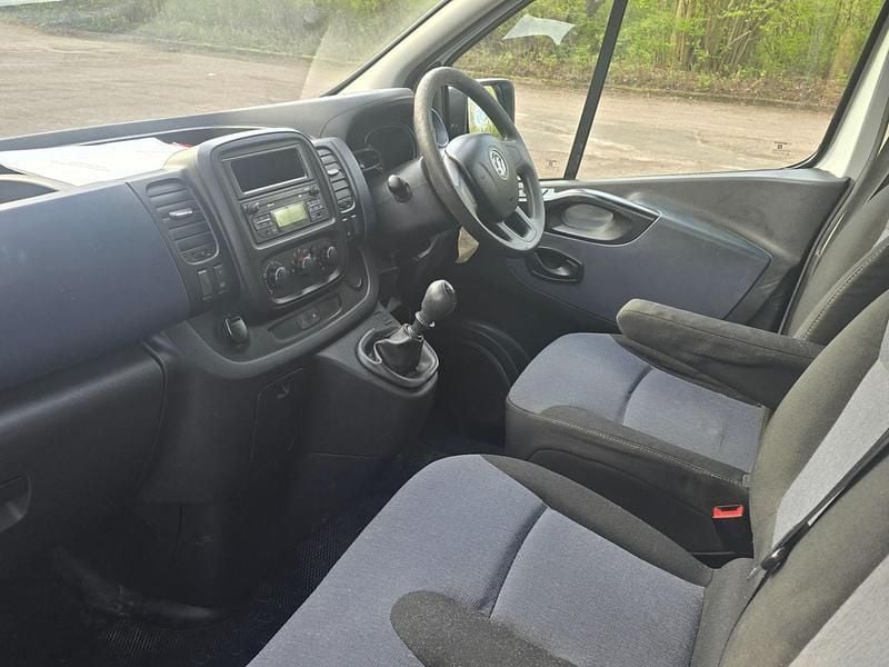 Used Vauxhall Vivaro 90 HP (66 kW) 2014 White MPV