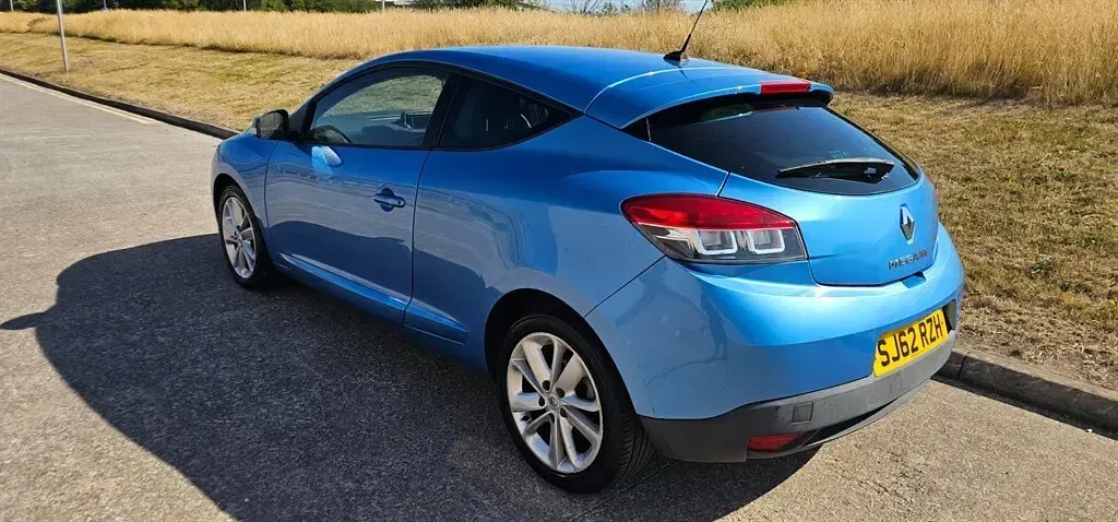 Used Renault Mégane Coupé Dynamique 2012 Metallic electric blue Coupe