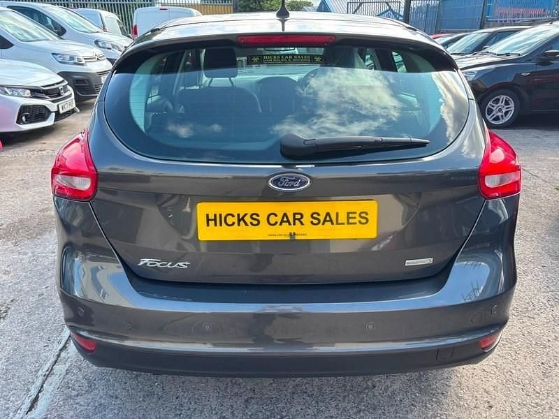 Begagnad Ford Focus Titanium 125 HK (91 kW) 2018 Grå Halvkombi