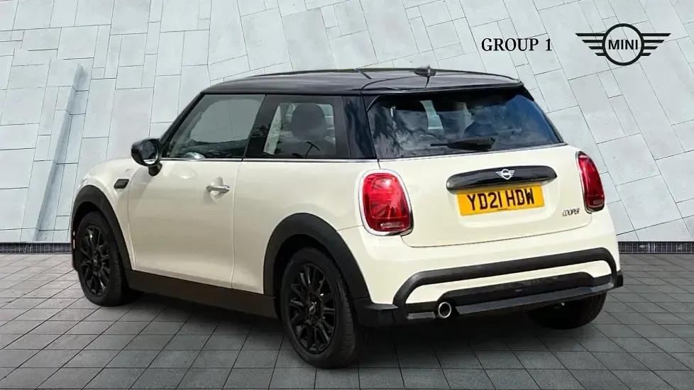 Used Mini Cooper Classic 134 HP (98 kW) 2021 White Hatchback