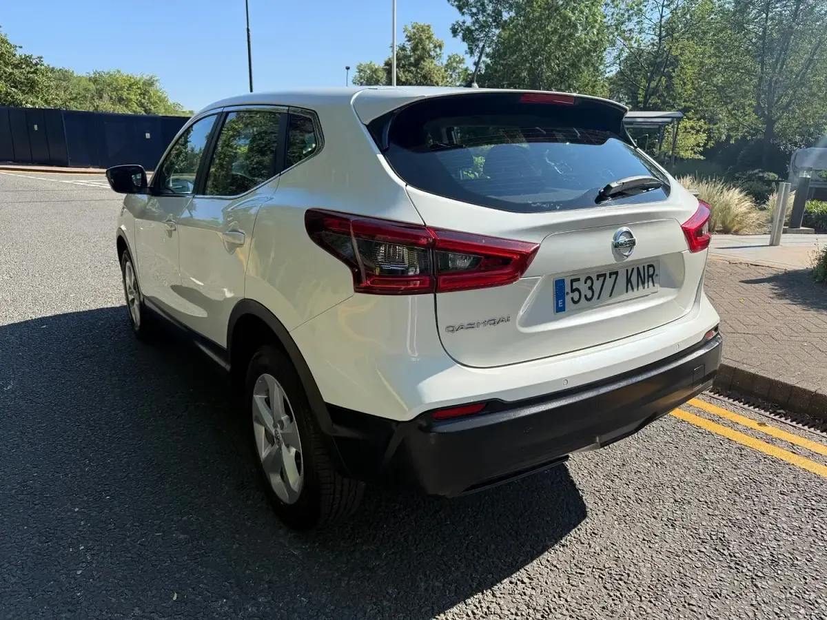 Used Nissan Qashqai N-Connecta 2018 Metallic pearl white SUV