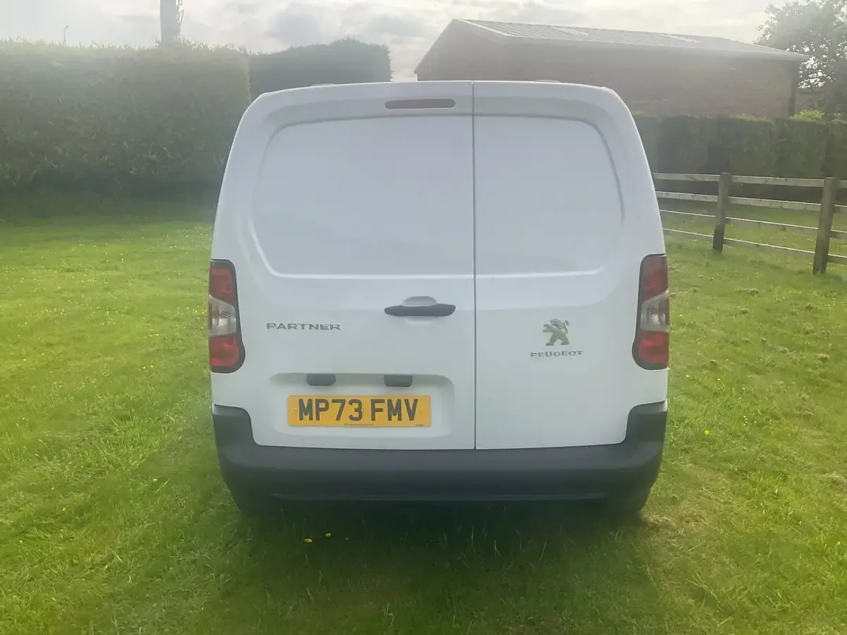 Used Peugeot Partner Premium 131 HP (96 kW) 2024 White MPV