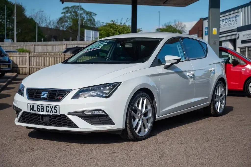 Begagnad Seat Leon FR 180 HK (132 kW) 2018 Vit Halvkombi