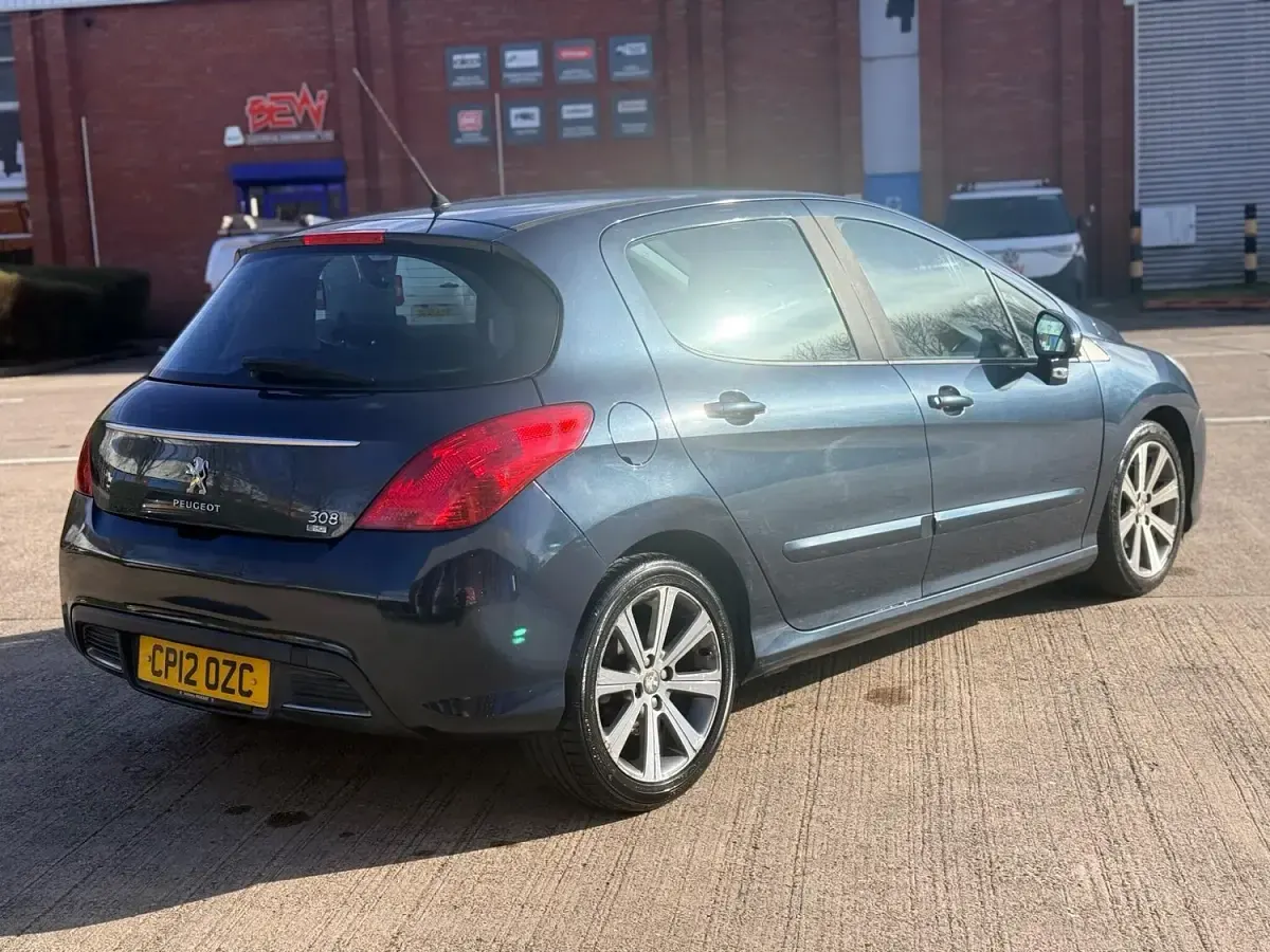 Used Peugeot 308 Active 112 HP (82 kW) 2012 Blue Hatchback